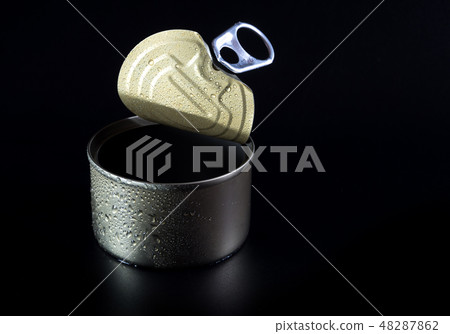 Opened pull cap of empty food can 48287862