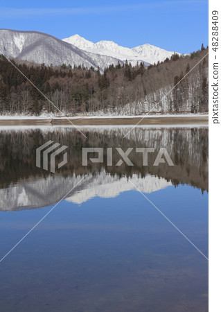 青木湖等春天和白馬宮山 48288409