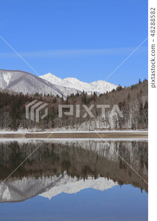 青木湖等春天和白馬宮山 48288582