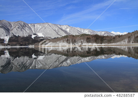 青木湖等春天和白馬宮山 48288587