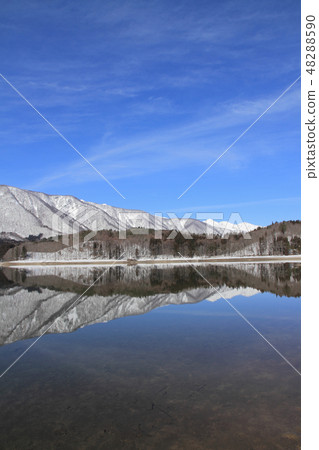 Lake Aokaki waiting for spring and Hakuba Miyama 48288590