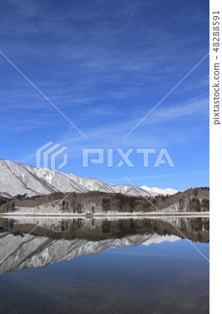 青木湖等春天和白馬宮山 48288591