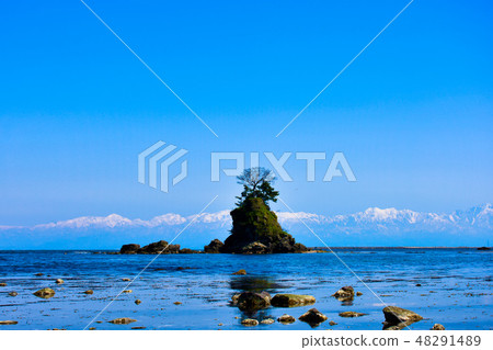 Rain-cloud coastal female rock Rain-cloud coastal female rock 48291489