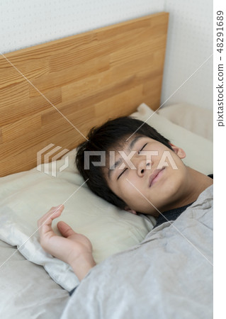 睡覺的男孩生長青少年初中學生高中學生 睡覺的男孩生長青少年初中學生高中學生 48291689
