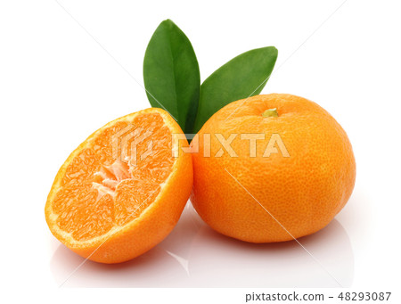 Fresh tangerine with leaf isolated on white 48293087