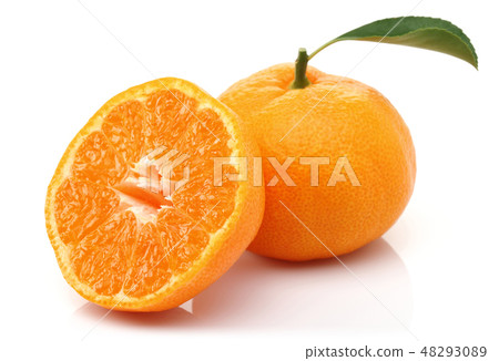 Fresh tangerine with leaf isolated on white 48293089