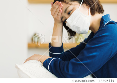 一個感冒風病的女人 48296115