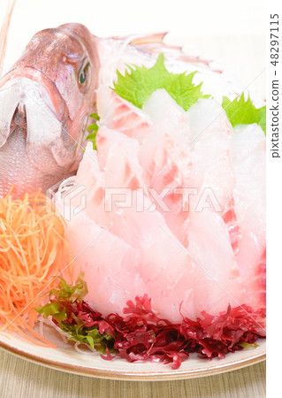 美味的鯛魚生魚片 美味的鯛魚生魚片 48297115