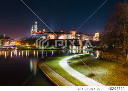 Wawel Castle seen from another bank of Vistula 48297531