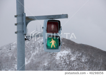 Signal machine for winter pedestrians. 48298056