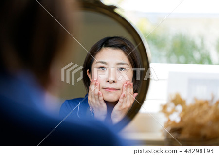 美容洗鏡鏡女受苦 美容洗鏡鏡女受苦 48298193