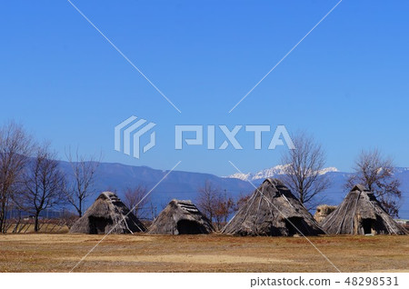 北阿爾卑斯山和繩紋時代的住宅 北阿爾卑斯山和繩紋時代的住宅 48298531