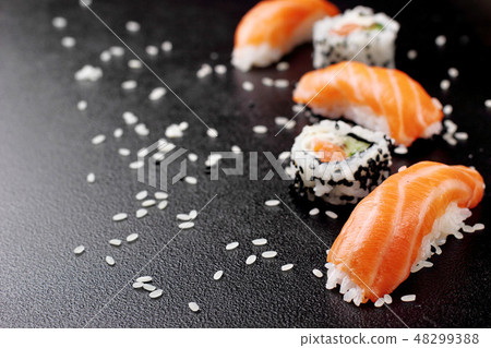 Sushi nigiri sushimi with salmon and roll sushi Sushi nigiri sushimi with salmon and roll sushi 48299388