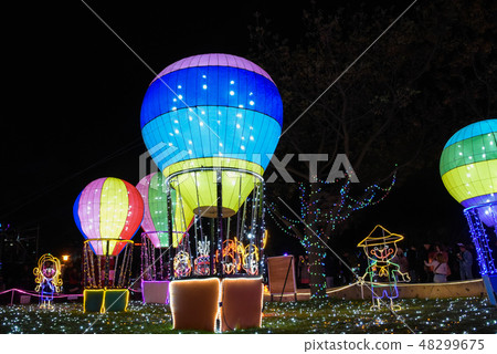台灣桃園市 -  2019年2月17日：桃園芒果Nodong，Sanshin Light District彩繪藝術展。 48299675