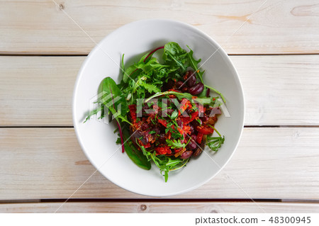 Salad with beans, paprika and sun dried tomatoes Salad with beans, paprika and sun dried tomatoes 48300945