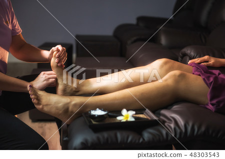 Foot and leg Thai massage 48303543