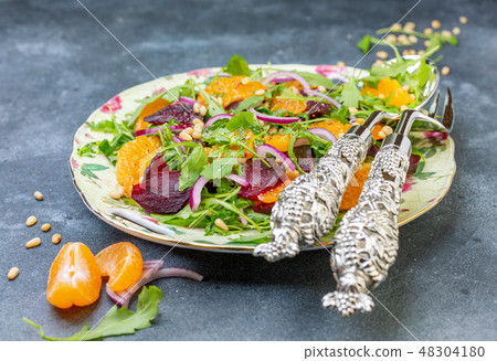 Organic arugula salad, tangerine and beetroot. 48304180