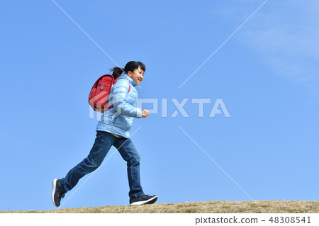 跑在藍天(書包)的女孩 跑在藍天(書包)的女孩 48308541