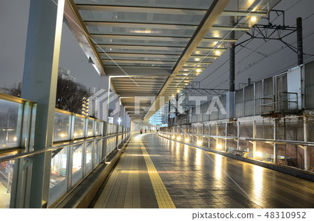 Rain pedestrian deck 48310952
