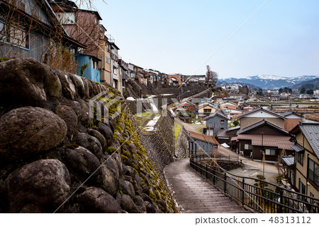 從頂部2019.02起的石垣町町城市的富山耀城街道 48313112