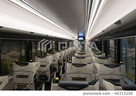 京阪火車高級轎車內 48313288