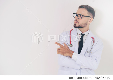 Male doctor pointing finger at blank space. 48313840
