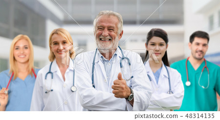 Doctor working in hospital with other doctors. 48314135