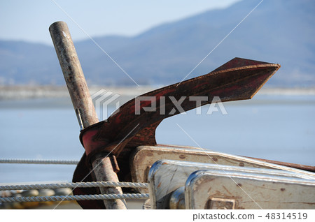 Dot, sea, shore 48314519