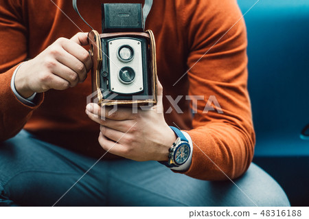 Photographer man take photo use vintage old camera Photographer man take photo use vintage old camera 48316188