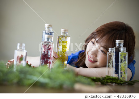 她的鋇和女性 48316976