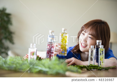 她的鋇和女性 48316987