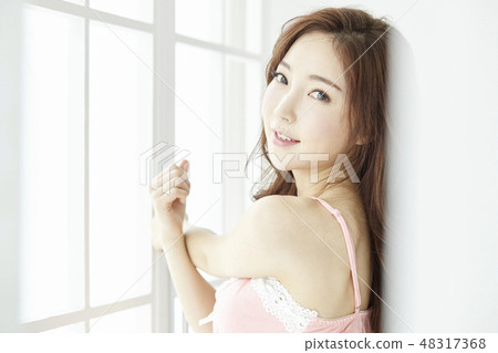 Young woman Young woman 48317368