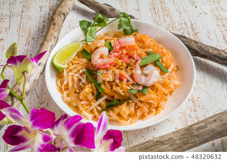 Asian style fried noodles Mie goreng Spicy ethnic chow mein Mee goreng Asian style fried noodles Mie goreng Spicy ethnic chow mein Mee goreng 48320632