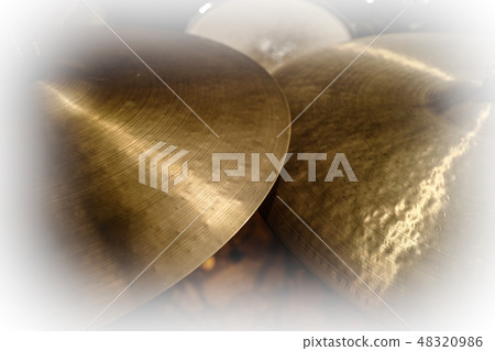 Live house drum set white frame 48320986