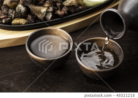 Japanese sake and chicken baked Japanese sake and chicken baked 48321218