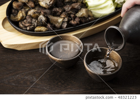 Japanese sake and chicken baked Japanese sake and chicken baked 48321223