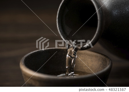 倒清酒 48321387