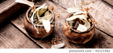 Dried linden flowers 48321982