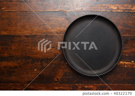 Empty round frying pan Empty round frying pan 48322170