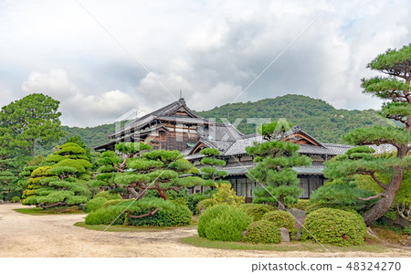Old Mori family main building and garden landscape Old Mori family main building and garden landscape 48324270