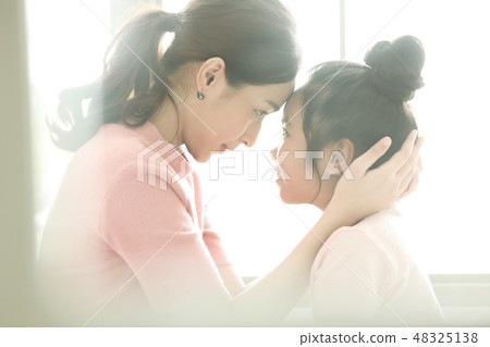 Lifestyle parent and child 48325138