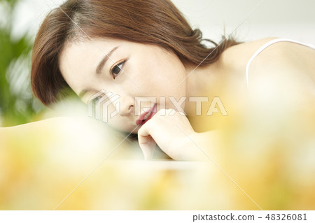 美麗，年輕的女人 48326081