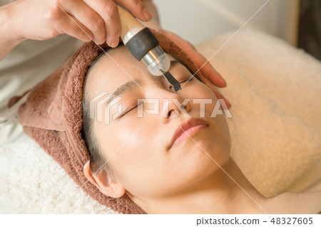 Facial Beauty Facial Beauty 48327605
