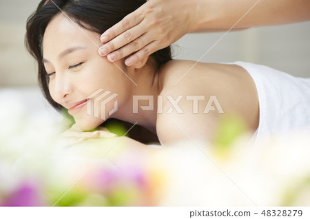 Female beauty esthetics 48328279