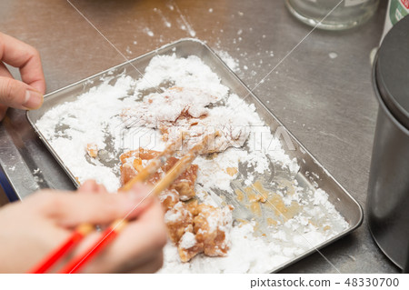 炒菜的場景 48330700