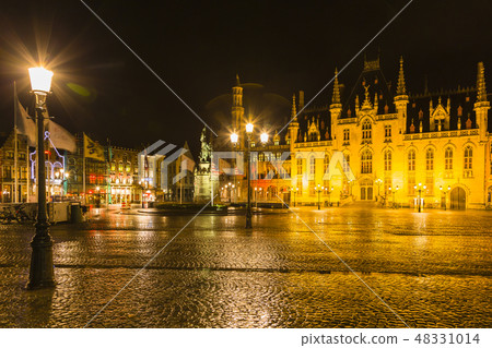 Markt Square in Bruges, Belgium Markt Square in Bruges, Belgium 48331014