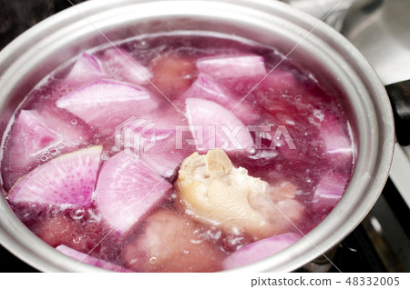 Simulated scarlet radish and pork feet Simulated scarlet radish and pork feet 48332005
