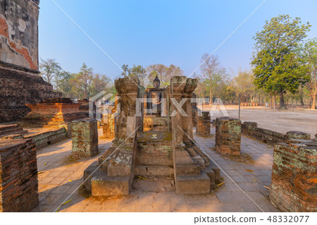 Wat Si Chum,Phra Achana at SukhothaiHistoricalpark 48332077