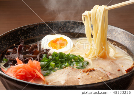 Tonkotsu ramen 48333236