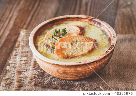 Bowl of onion soup Bowl of onion soup 48335976